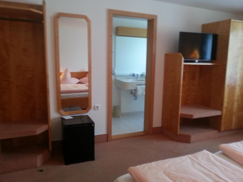 Hotel Seewirt Nonnenhorn Habitación foto